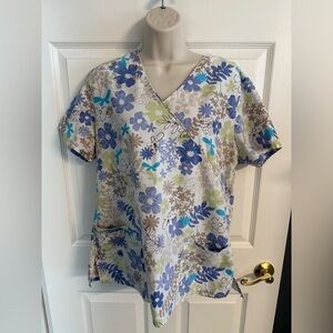 SB Scrubs Floral Print Top with Blue and Cream Size M